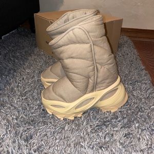 Yeezy NSLTD boot NWT, 💯 Authentic🔥🔥🔥